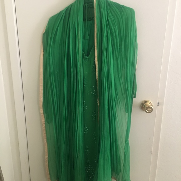 Size Large, Indian outfit, with scarf, pants, top - Picture 2 of 2
